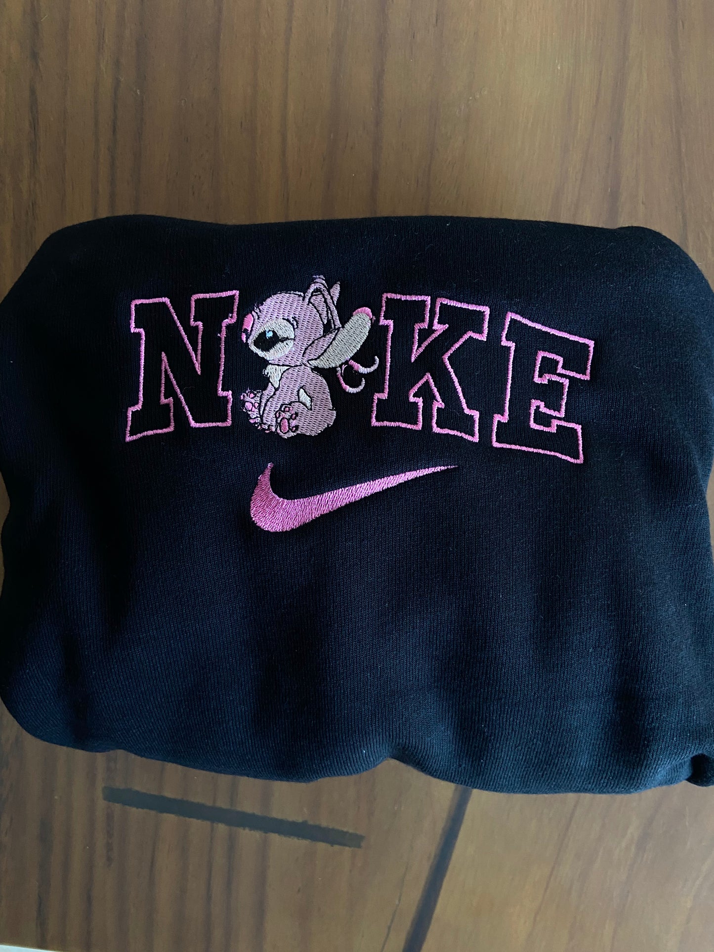 Angel Nike Sueter Bordada