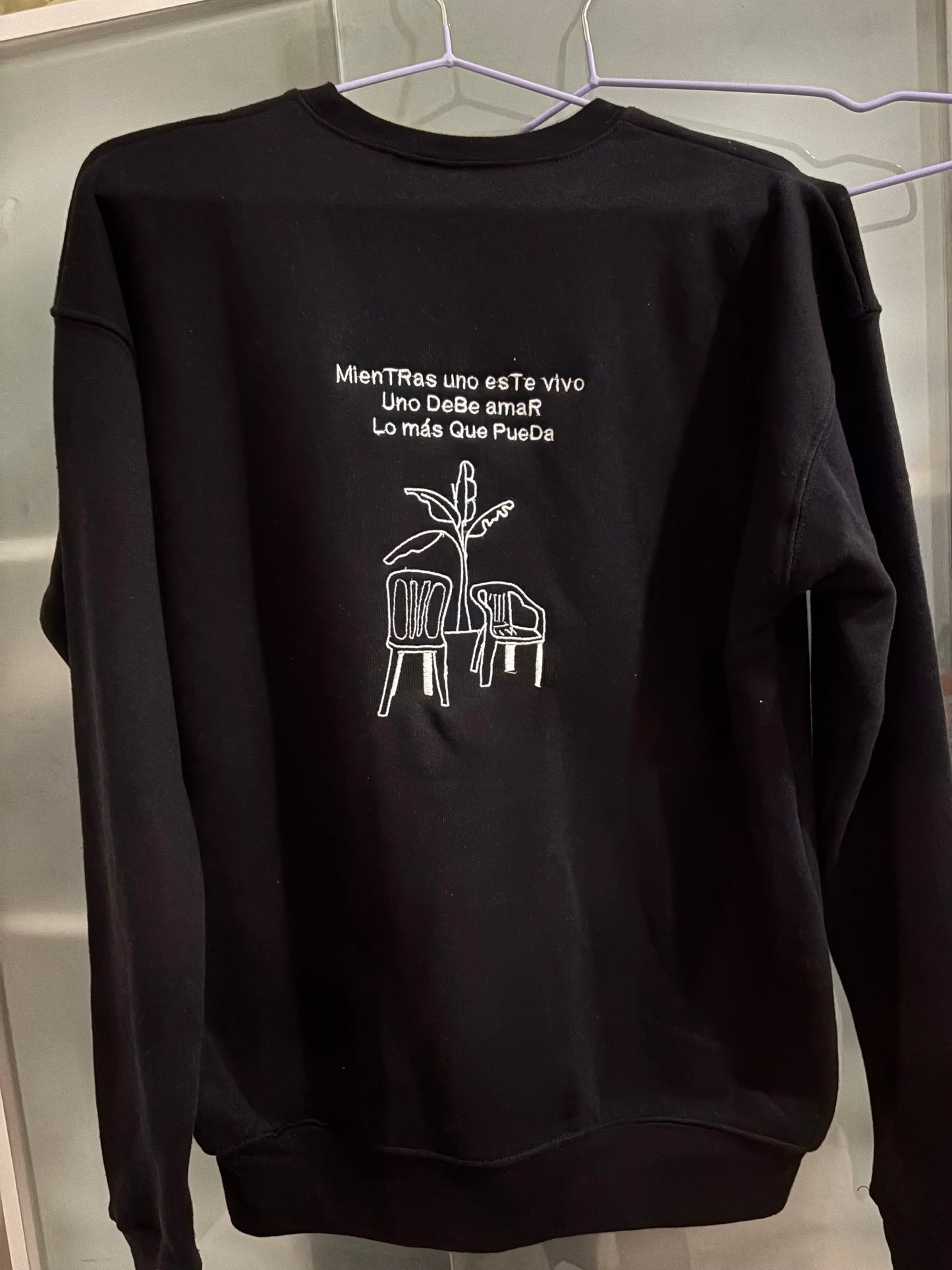 Sapo Concho + Frase Sueter Bordada