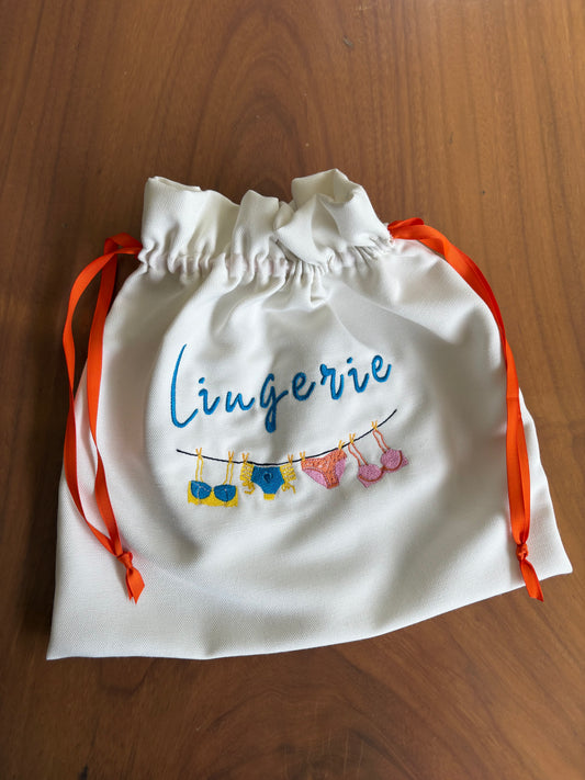 Bolsa para Ropa Interior Bordada
